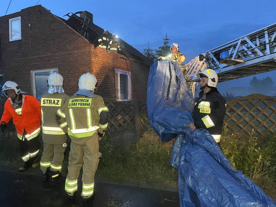 Zerwane dachy, gradobicia i połamanie jak zapałki drzewa! Łódzkie walczyło z pogodowym armagedonem [Foto]