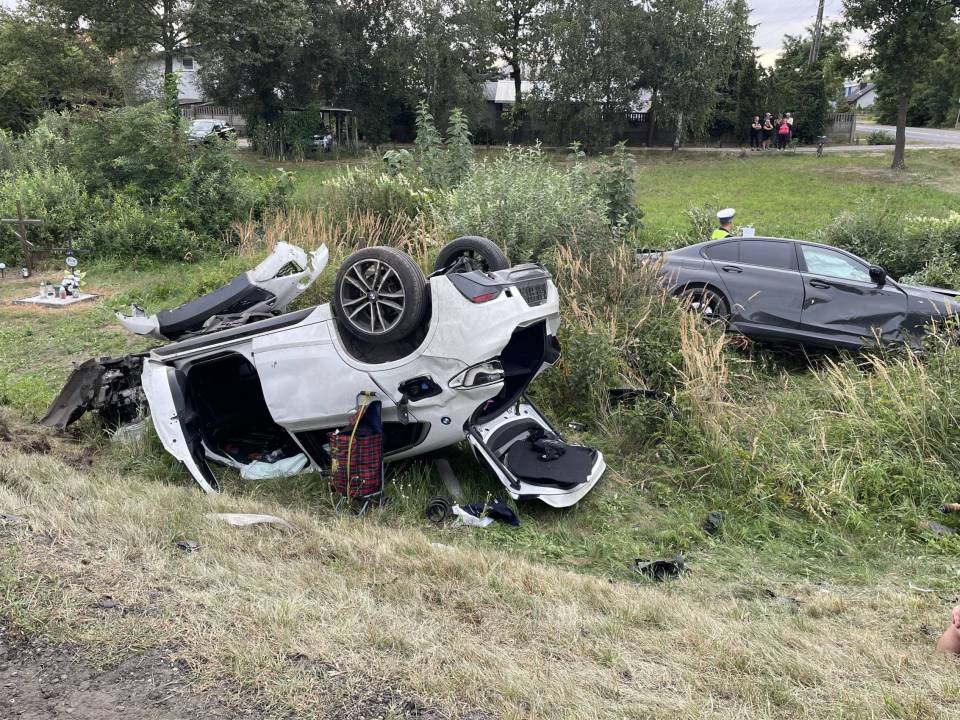 Poważny wypadek na DK 74 w Grudnej – pięć osób trafiło do szpitala, w tym 10-letni chłopiec [Foto, Wideo]