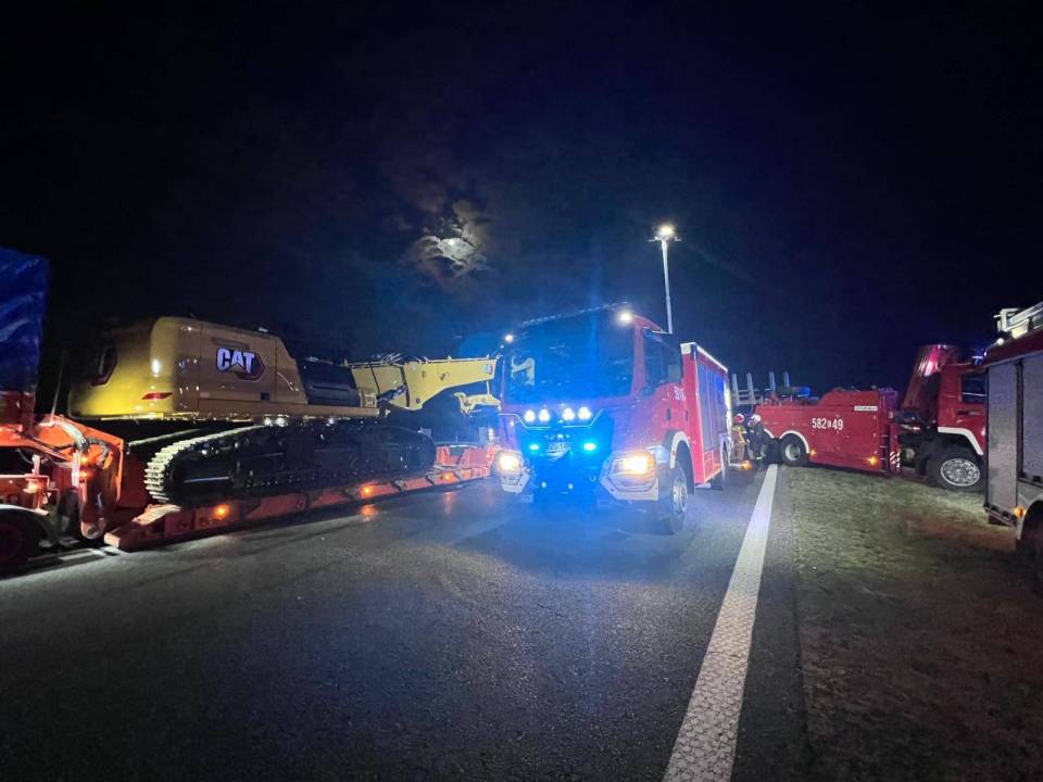 Drogowy koszmar na autostradzie A2. Po zderzeniu dwóch pojazdów jedna osoba nie żyje, droga zablokowana [Foto]