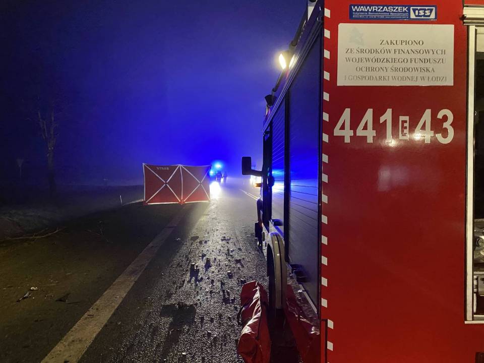 Tragiczny wypadek na DK 83 w gminie Warta. Nie żyje 68- letni kierowca rolniczego ciągnika